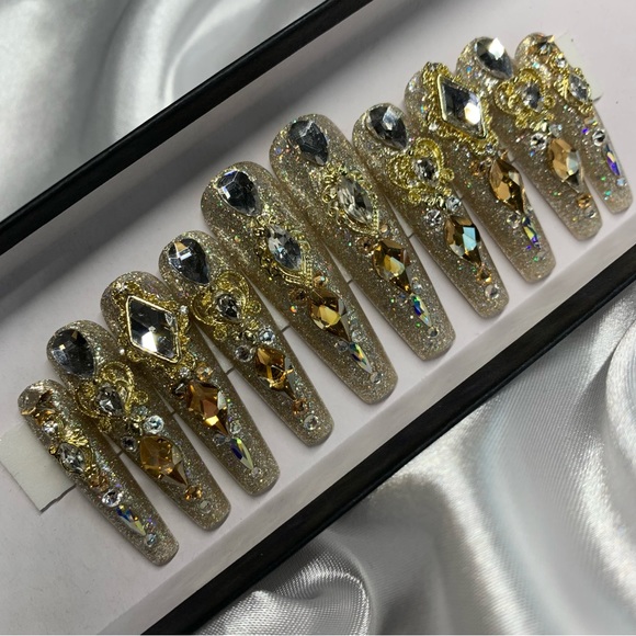 Extra Long Champagne Gold Glitter Nails with Crystals - Picture 4 of 4